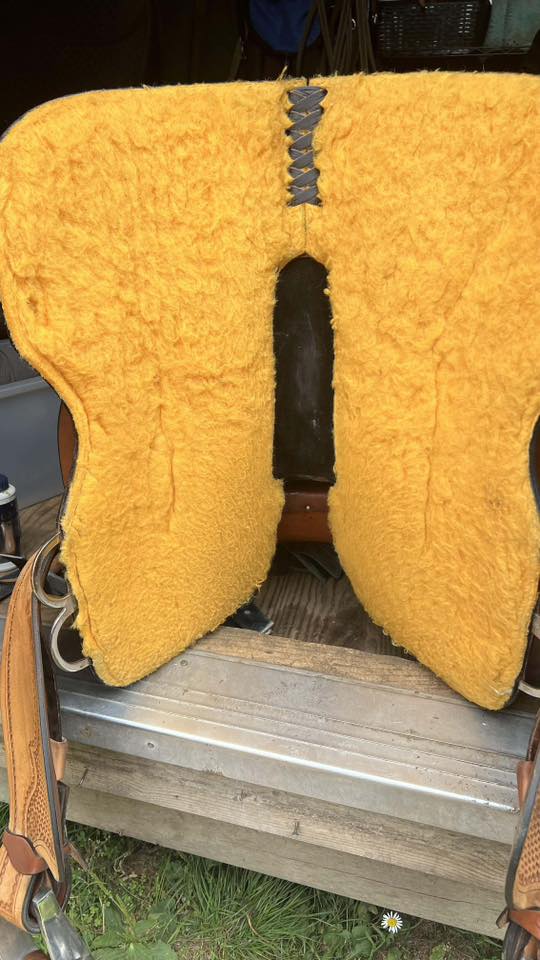 Western Rawhide Barrel Saddle - 15"