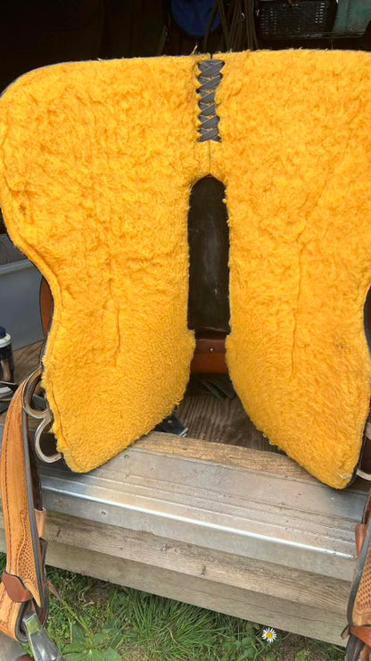 Western Rawhide Barrel Saddle - 15"