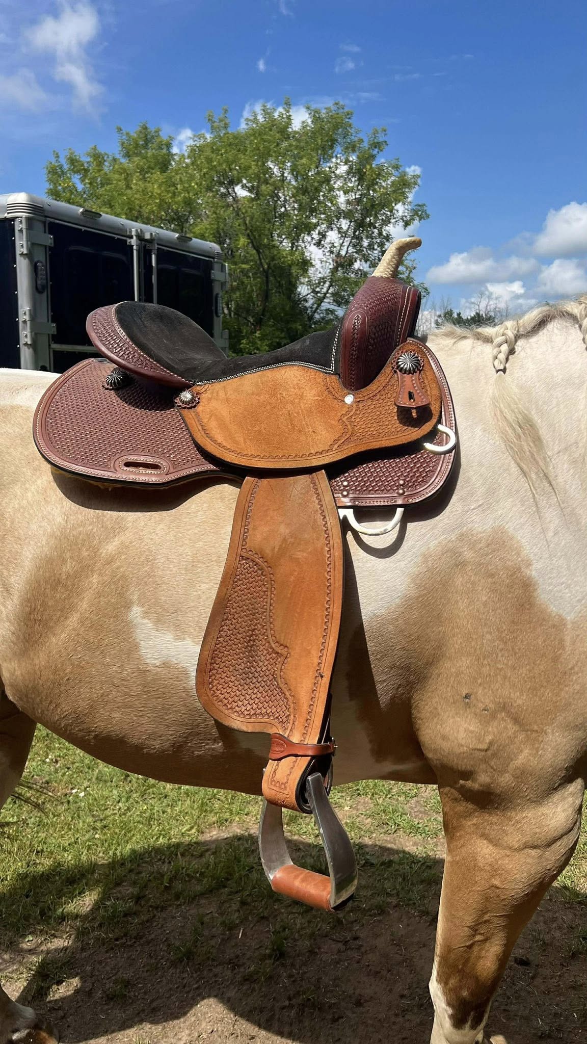 Western Rawhide Barrel Saddle - 15"