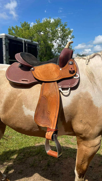 Western Rawhide Barrel Saddle - 15"